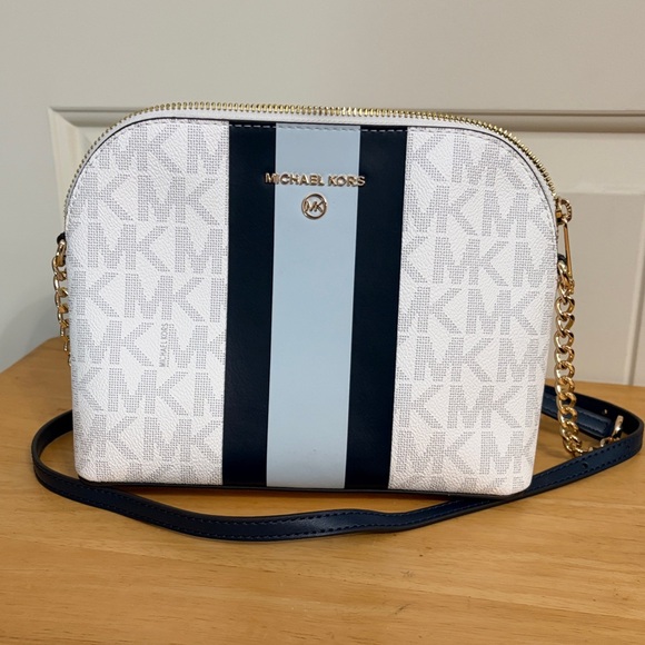 Michael Kors Center Strip White and Navy Crossbody Bag NWT Cindy LG Dome - Picture 3 of 6